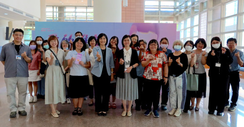 成大圖館主題書展《LOVE DIMENSION 愛的維度》多面向思考愛的真諦