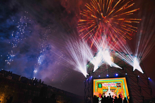 南國國際生活節妖怪馬戲團踩街掀高潮 單日破萬人湧恆春古城