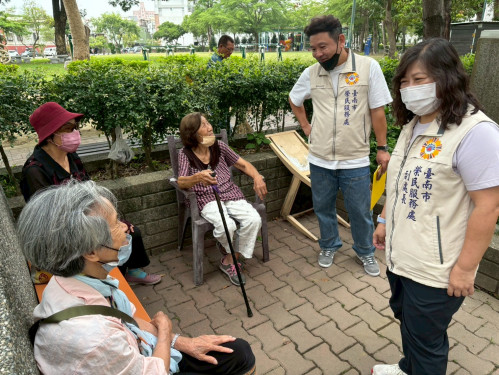 臺南榮服處徐麗如關懷榮民眷 交流傾聽意見