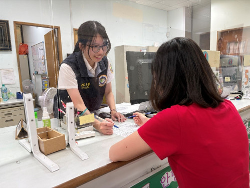 臺南移民官謝采吟機警處置 守護民眾安全
