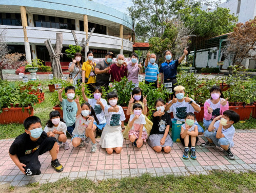 佳里榮家老幼共融園藝同樂會 關懷長輩照護幸福園地
