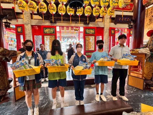 九份子國中小師生赴朝皇宮祈福 迎戰115會考