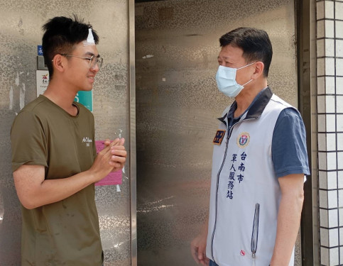 南市軍人服務站慰問國軍受傷士官