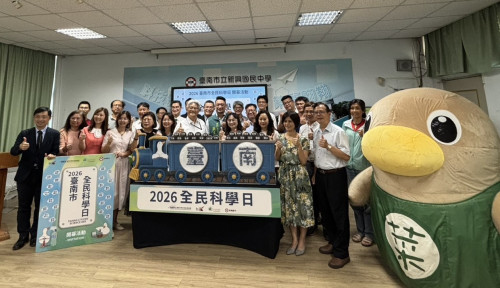南市×成大推全民科學日 起雲器、手機顯微鏡帶學生探索生活科學