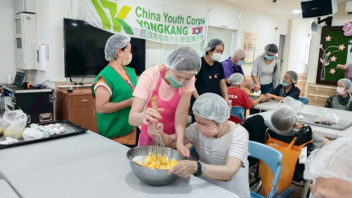 臺南榮家樂智焙香暖端節：職能手作糕點「憶」起做