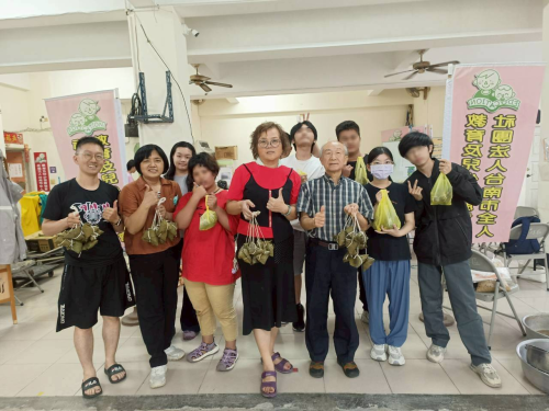 兒少協會帶領青少年體驗傳統文化 端午綁粽累積經驗