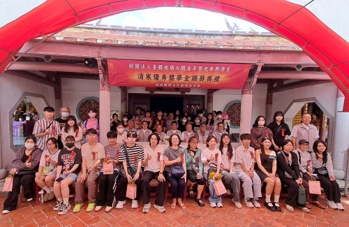 大觀音亭興濟宮清寒學子獎學金頒獎 勉學子飲水思源勤奮向學