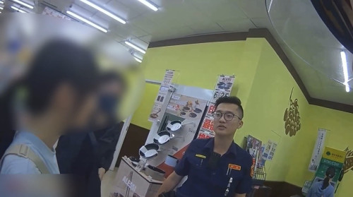 婦人ATM前神情慌張　鹽埕警火速出手阻詐190萬元