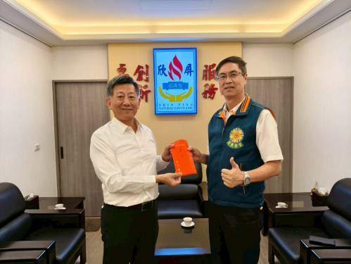 欣屏天然氣董座馬英漢慰問屏東榮家 致贈端節慰助金