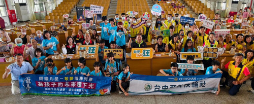 凡星樂團關懷花蓮榮家 青銀共融音樂傳愛 感動人心