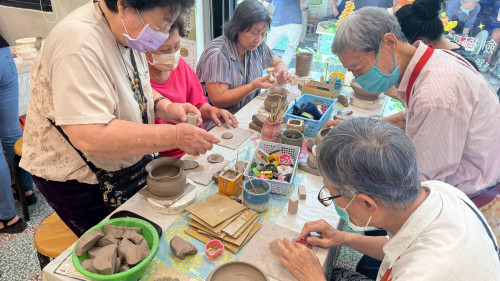陶藝慢作療癒身心！新樓醫舒壓課程關懷失智照顧者