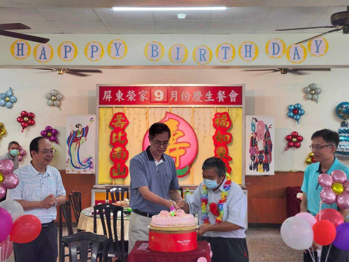 屏東榮家9月份慶生餐會  祝福住民長輩福壽康寧