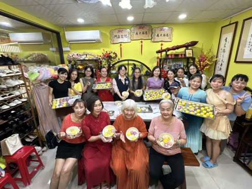 臺南移民署創意迎秋節 與新住民家庭手作月餅慶團圓