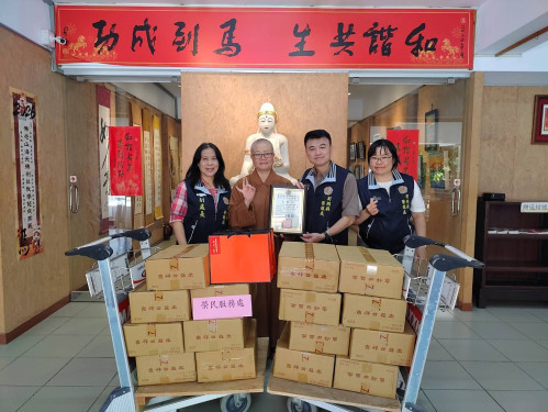 佛光山海天佛剎捐贈白米 攜手關懷澎湖榮民眷