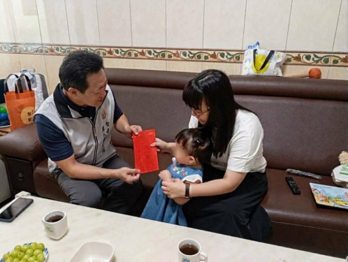 心繫官兵後盾！台南市軍人服務站關懷住院軍官眷屬