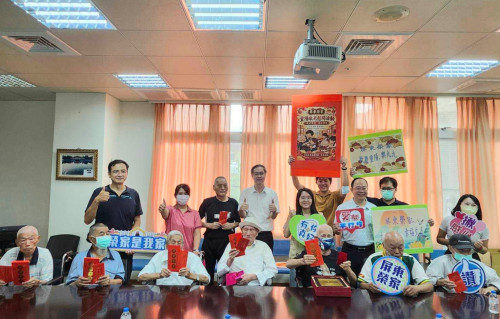 屏東縣府親送百歲禮金！探訪榮家百歲人瑞