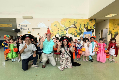 不給糖就搞怪！榮家老幼同樂歡度萬聖節