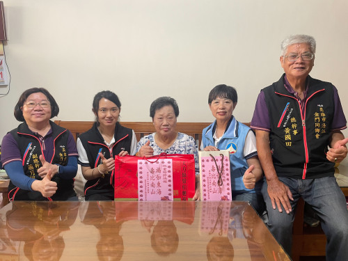 高市浯江金同會國慶日重陽敬老慰問轄內耆老