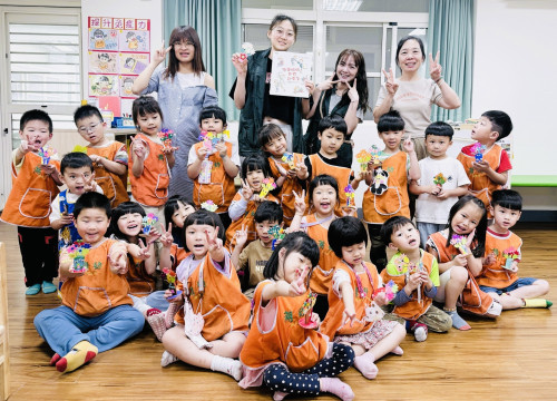 超萌社交力！金門家扶小茉莉說故事陪幼園童共讀共玩