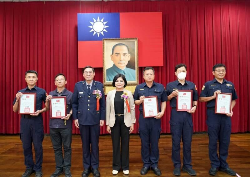 歡慶警察節　雲縣長表揚績優警民力