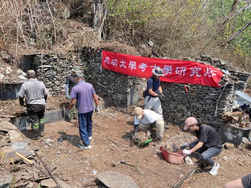 成大考古所師生 參與魯凱族舊好茶社原住民傳統石板屋重建