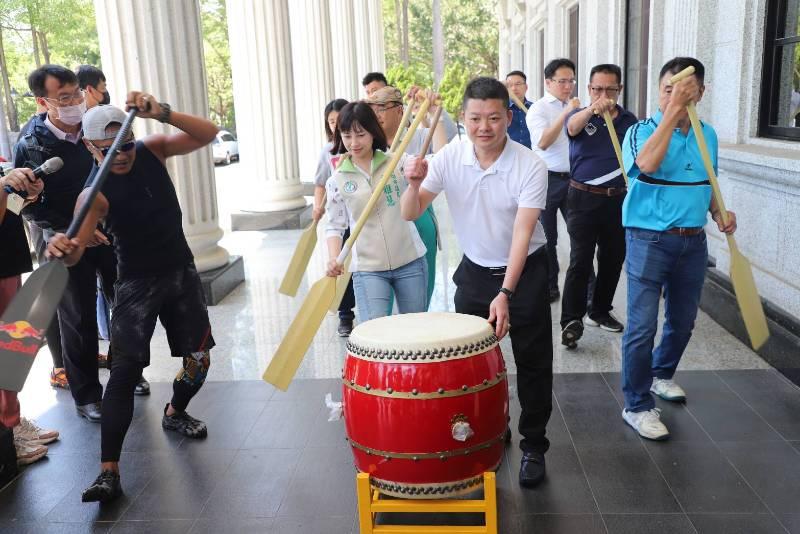 不怕陳其邁的嗆聲！議會龍舟隊加快集訓腳步，聘教練提供專業指導！