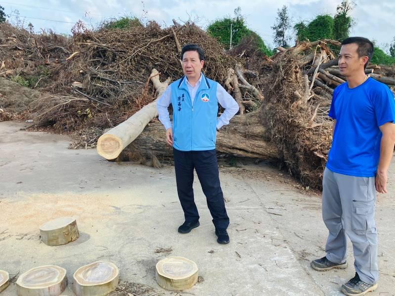 視察殘材堆置場 陳福海指示縣府團隊未來精進方向