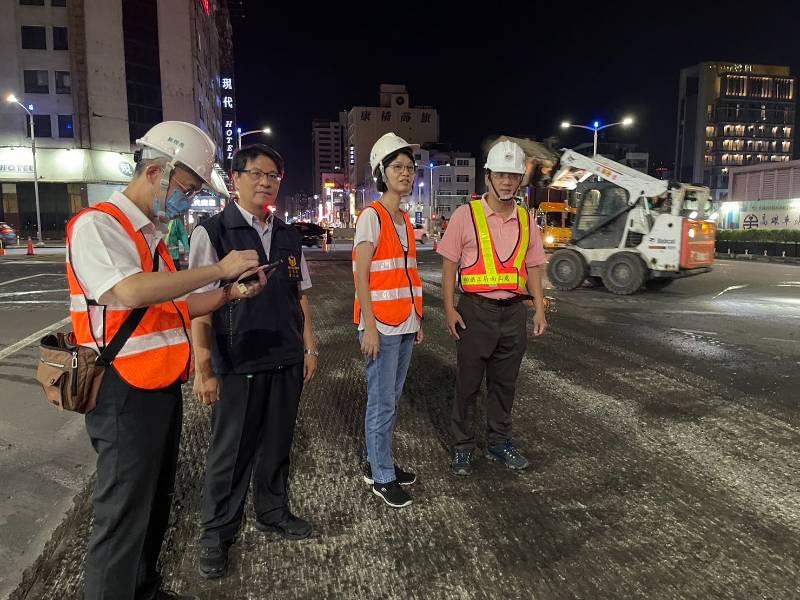 站西路永久路型切換工程19日22時如期封閉施工，預計21日上午6時前通車