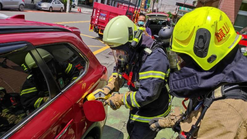 因應低碳運輸趨勢 消防局精進電動車滅火救援能力