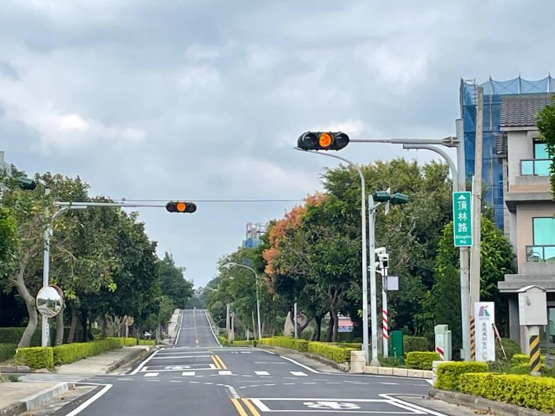 頂林路仁堡路口 行車管制號誌即日啟用