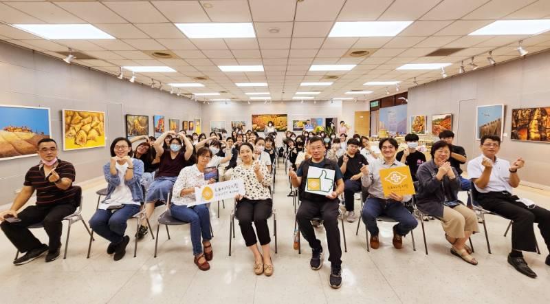 盡顯馬祖岩石藍眼淚  　長庚科大邀藝術家曹松清在嘉義分部展出「島嶼微光」創作