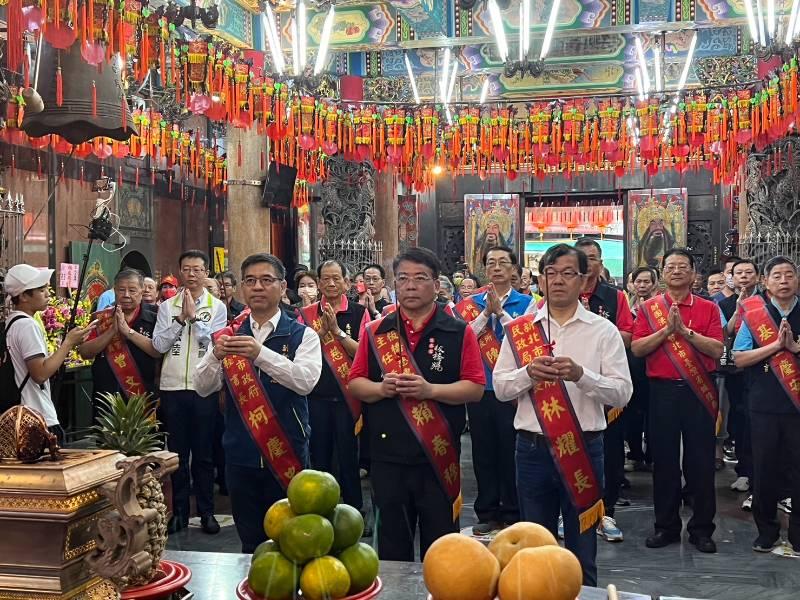 2023北臺灣媽祖文化節60神尊踩街巡安 府中廣場湧人潮鑽轎腳拿福袋