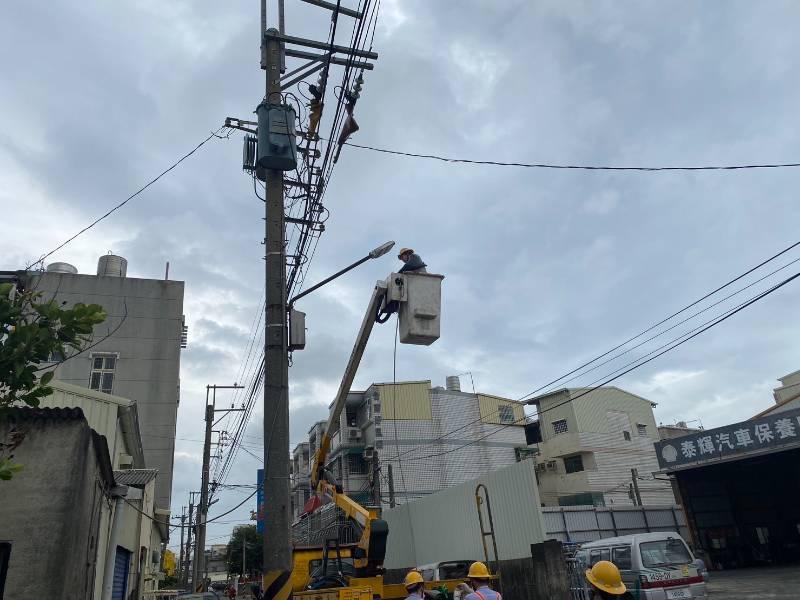 中度颱風「小犬」來襲 台電台南區處動員196人全力搶修