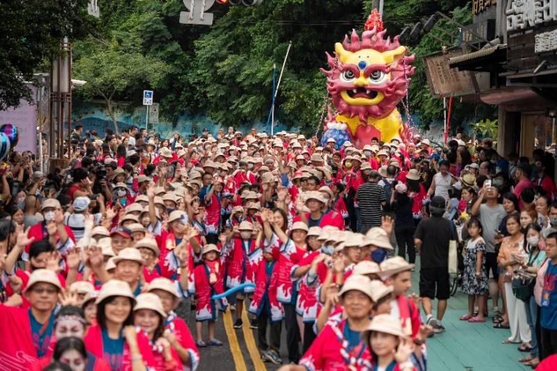 2023高雄萬年季活動熱鬧登場！火獅慶典吸引千人興奮參與！