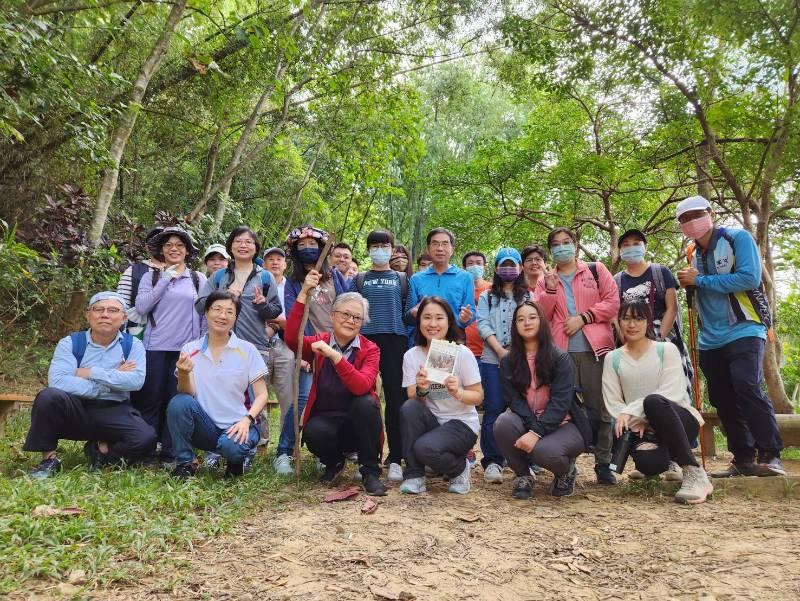 高雄港務分公司舉辦美濃雙溪樹木園走讀活動，讓閱讀與大自然結合