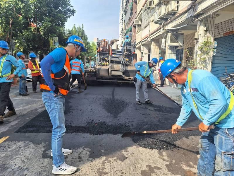 台電高雄區處不辭辛勞，確保住戶安全回家之路