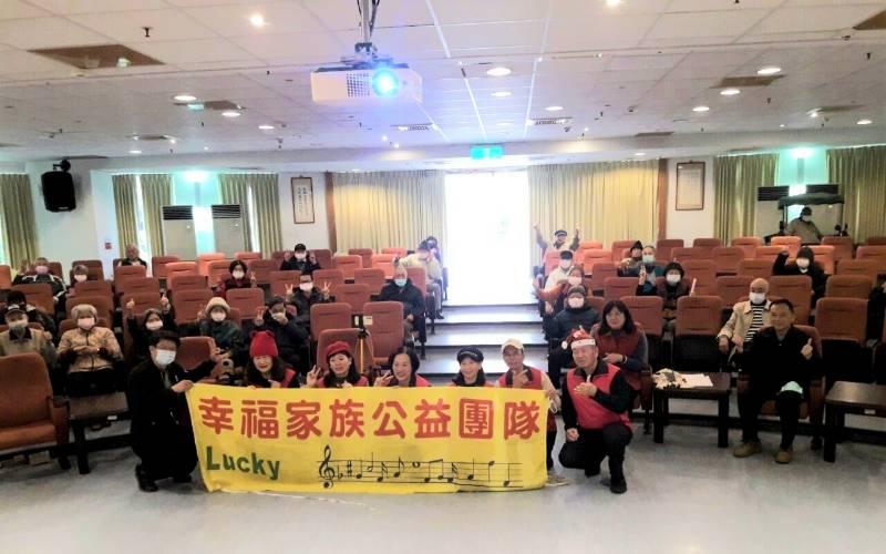 幸福家族公益關懷榮家住民 動人歌聲療癒人心