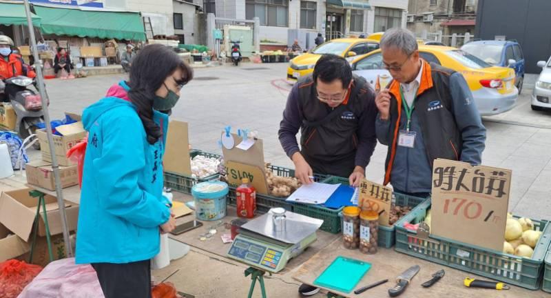 標檢局金門辦事處會同消保官查核傳統市場磅秤 維護年關採買公平