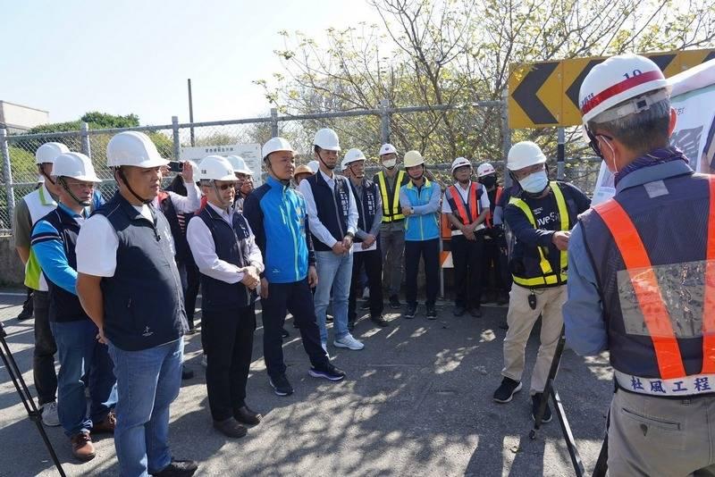 工區安全春節不打烊 中市建設局長陳大田視察新建橋梁 