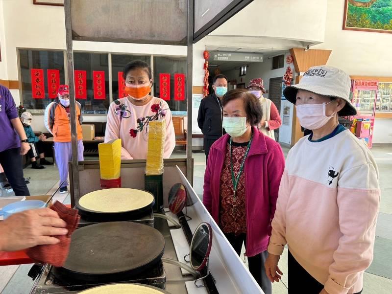 達人12年公益傳愛白河榮家 關懷住民分享暖心可麗餅