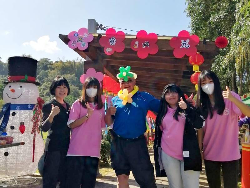 白河榮家元宵園遊會 叫賣哥豆花妹全上場 住民樂開懷