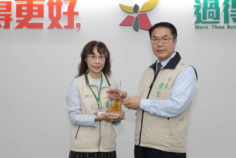 南市財稅局獲財政部私劣菸酒查緝考核全國第2 市長表揚肯定