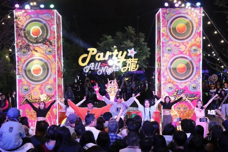 中台灣燈會再傳捷報！ 「Party 龍」燈區奪美國謬思概念設計金獎 