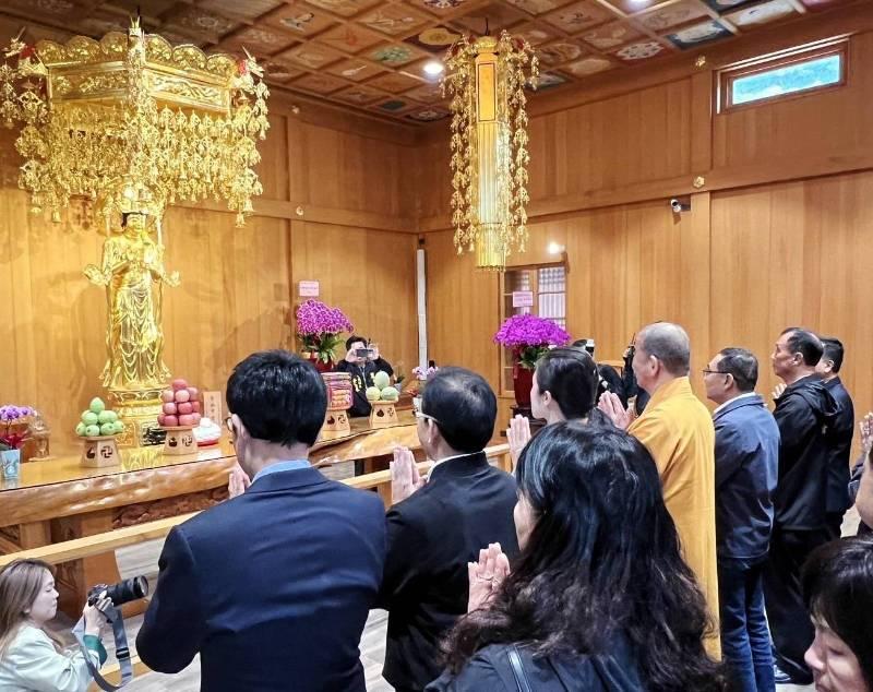 觀世音菩薩聖誕千秋　侯友宜赴千霞山海明寺為市民祈福