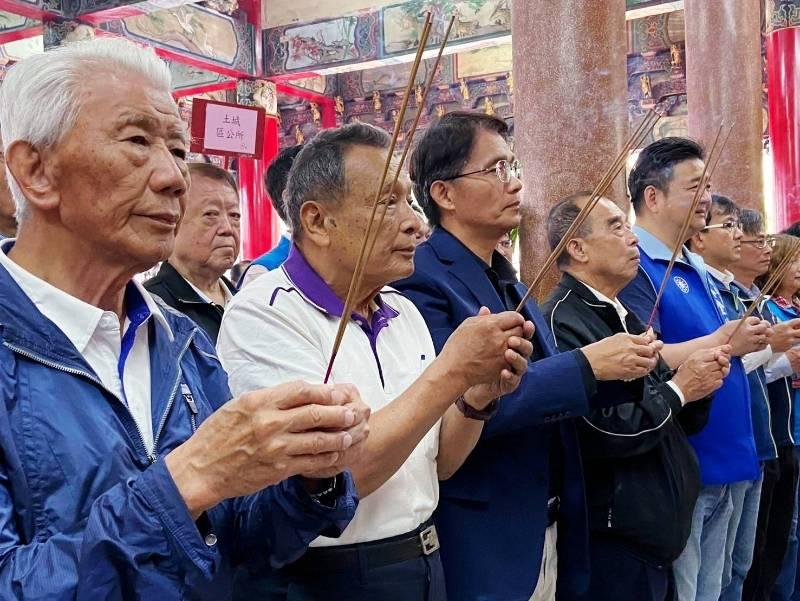 新北土城區大墓公清明祭祀 祈求眾生平安康泰