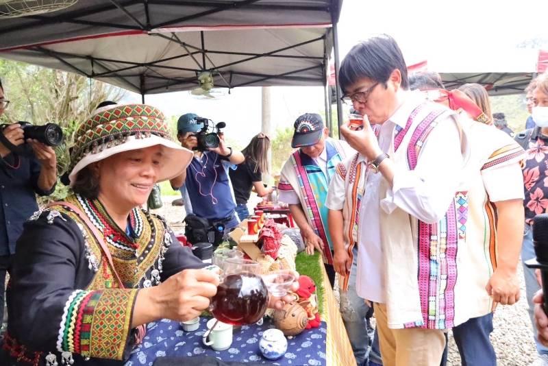 南橫「愛玉洗的露」陳其邁出席 kaukau 愛玉館揭牌活動