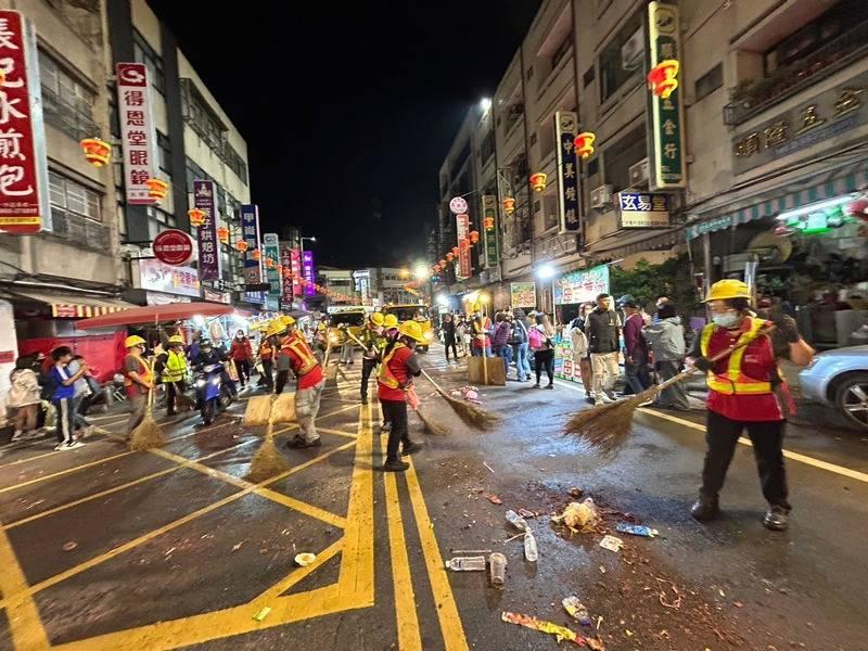 「與神同行 環保隨行」！ 大甲媽祖遶境環保英雄接力恢復市容 