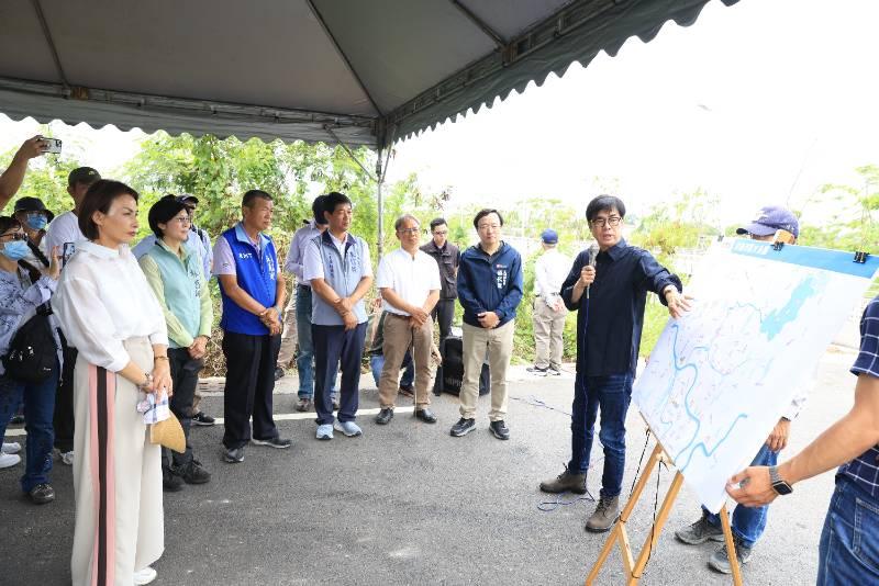 陳其邁視察三洽水滯洪池  提升美濃區排水與防洪