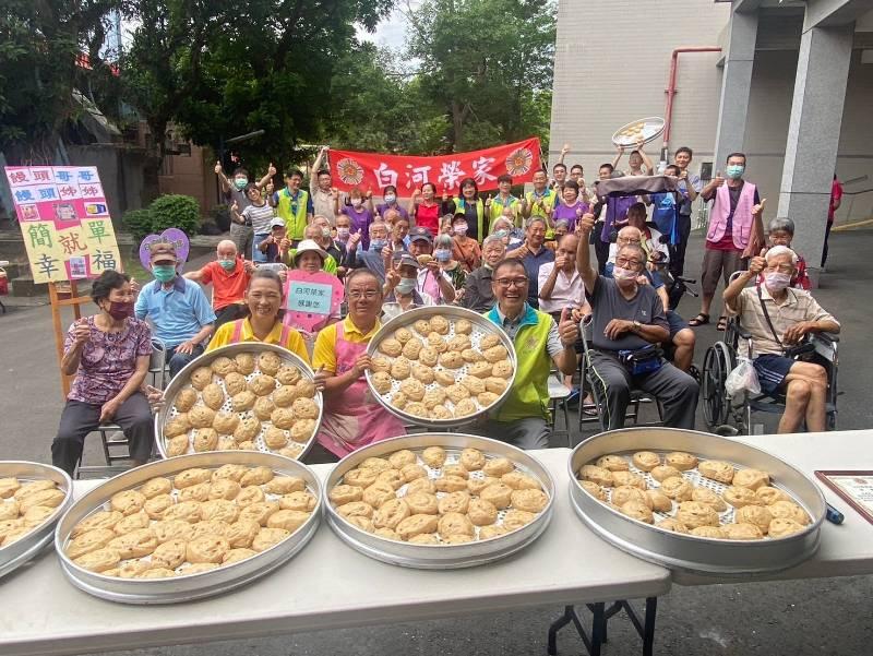 饅頭哥哥姐姐環島愛心到白河榮家 麵香傳遞滿滿幸福