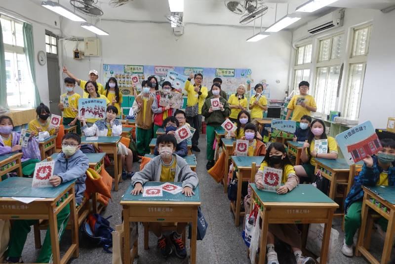 立體林本源園邸躍然紙上! 林園志工前進校園帶板橋學童認識在地文化資產